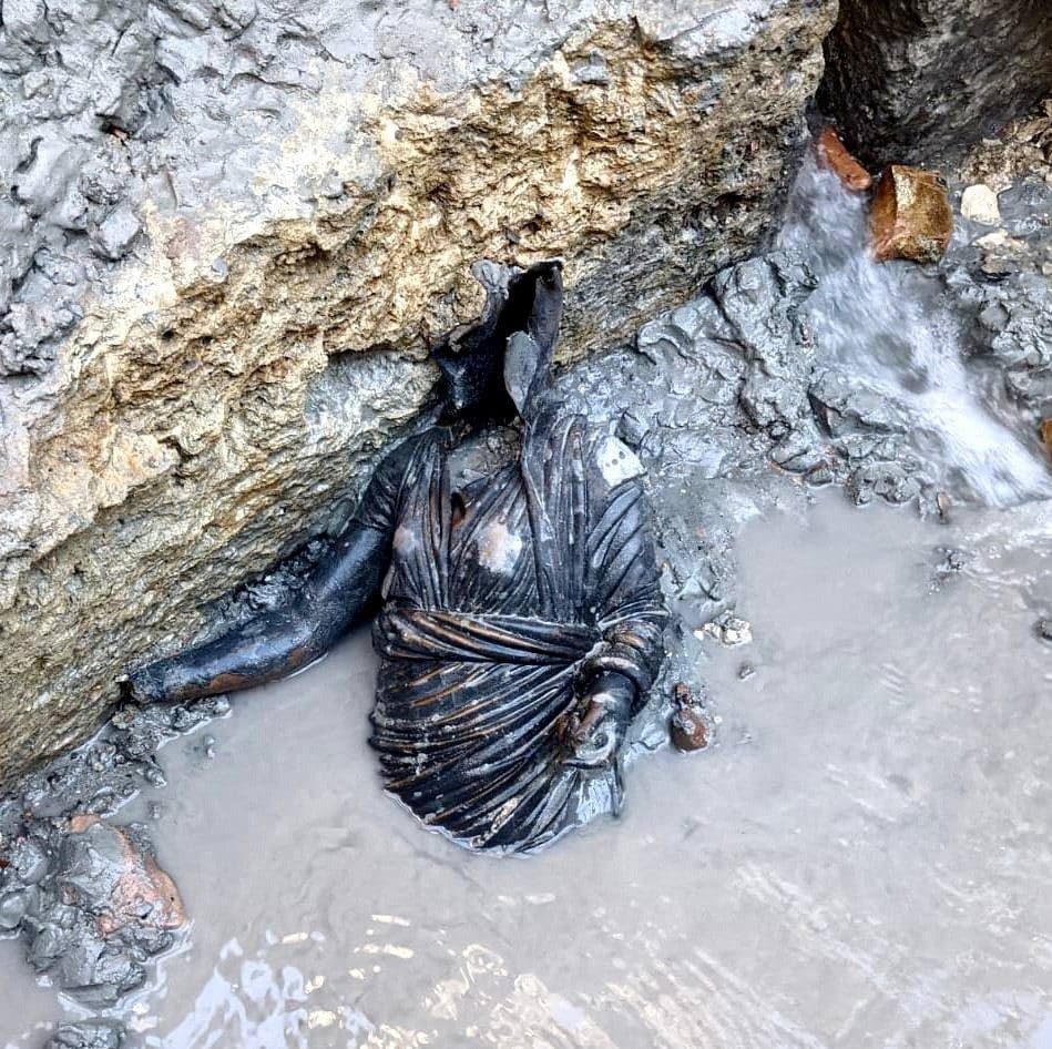 Cache of Ancient Bronze Statues Found - NeuroLogica Blog